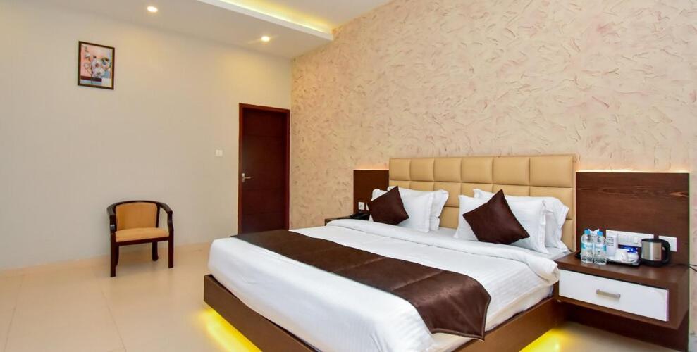 Hotel Le Sapphire سلطان بتيري المظهر الخارجي الصورة